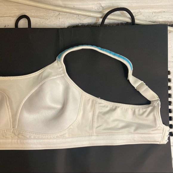 Champion High-Impact Running & Sports Bra - Picture 6 of 8